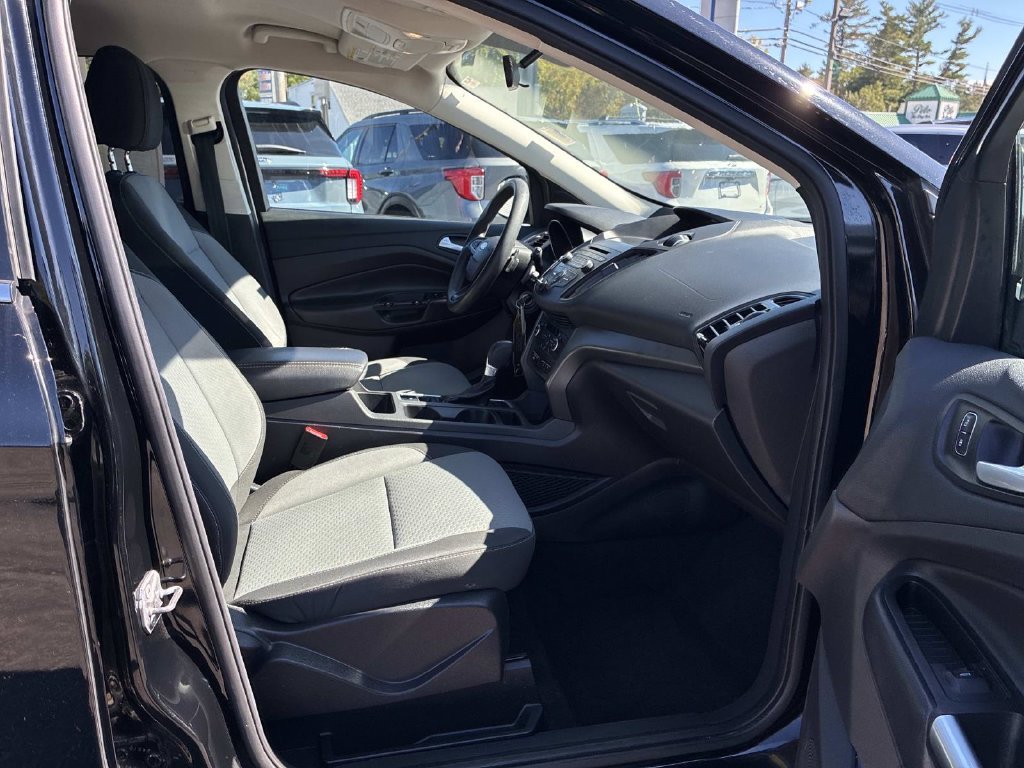 Used 2017 Ford Escape SE FWD image 9