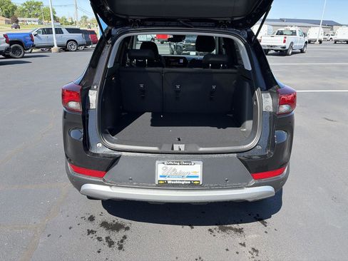 New 2026 Chevrolet TrailBlazer LT w/ LT Cold Weather Package FWD image 5