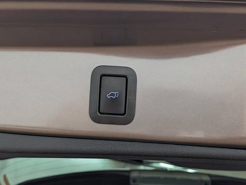 Used 2019 Toyota Highlander XLE AWD/4WD image 19