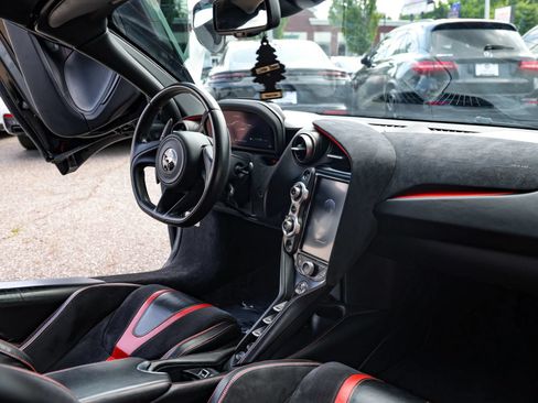 Used 2020 McLaren 720S Spider RWD image 22