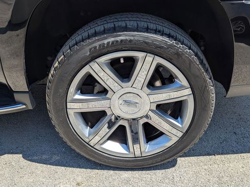 Used 2018 Cadillac Escalade ESV Luxury RWD image 12