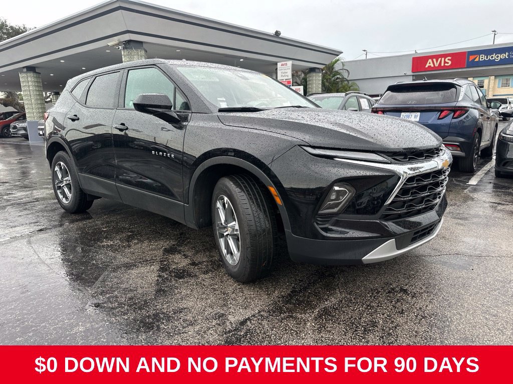 Used 2025 Chevrolet Blazer LT FWD image 2
