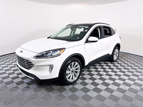 Used 2022 Ford Escape Titanium w/ Titanium Elite Package image 3