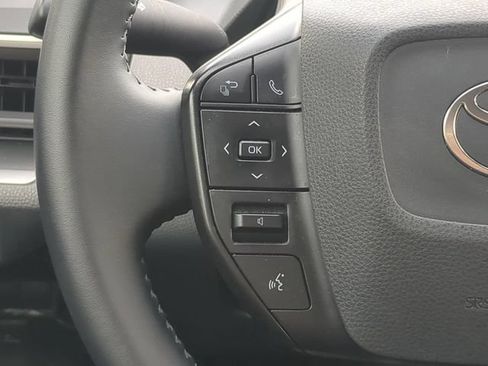 Used 2025 Toyota Prius LE FWD image 27