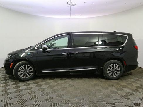 Used 2023 Chrysler Pacifica Limited image 6