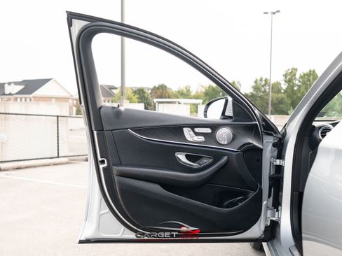 Used 2017 Mercedes-Benz E 300 4MATIC image 41
