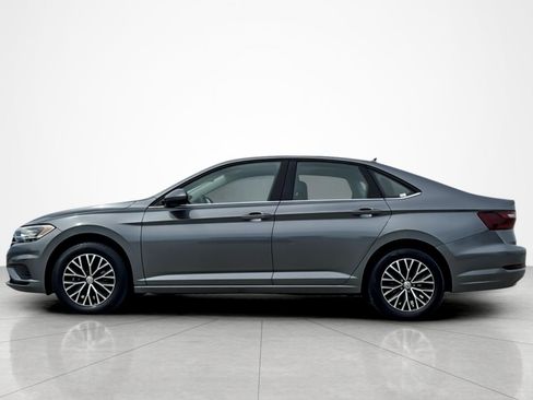 Used 2021 Volkswagen Jetta SE image 2
