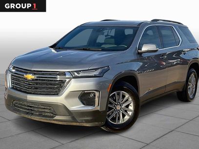 Used 2023 Chevrolet Traverse LT w/ Rear Camera Mirror Package