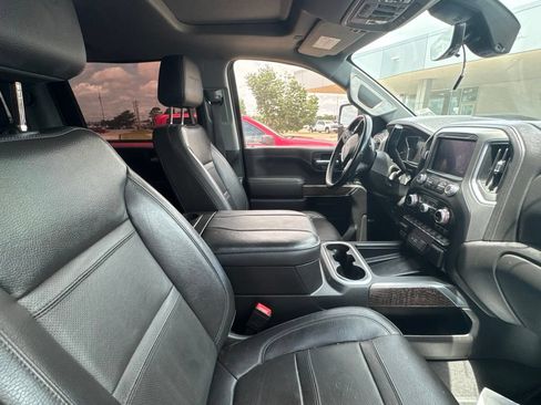 Used 2023 GMC Sierra 2500 Denali w/ Denali Black Diamond Edition AWD/4WD image 11