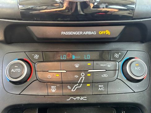 Used 2018 Ford Focus SEL image 15