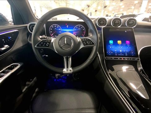 Used 2025 Mercedes-Benz GLC 300 image 6