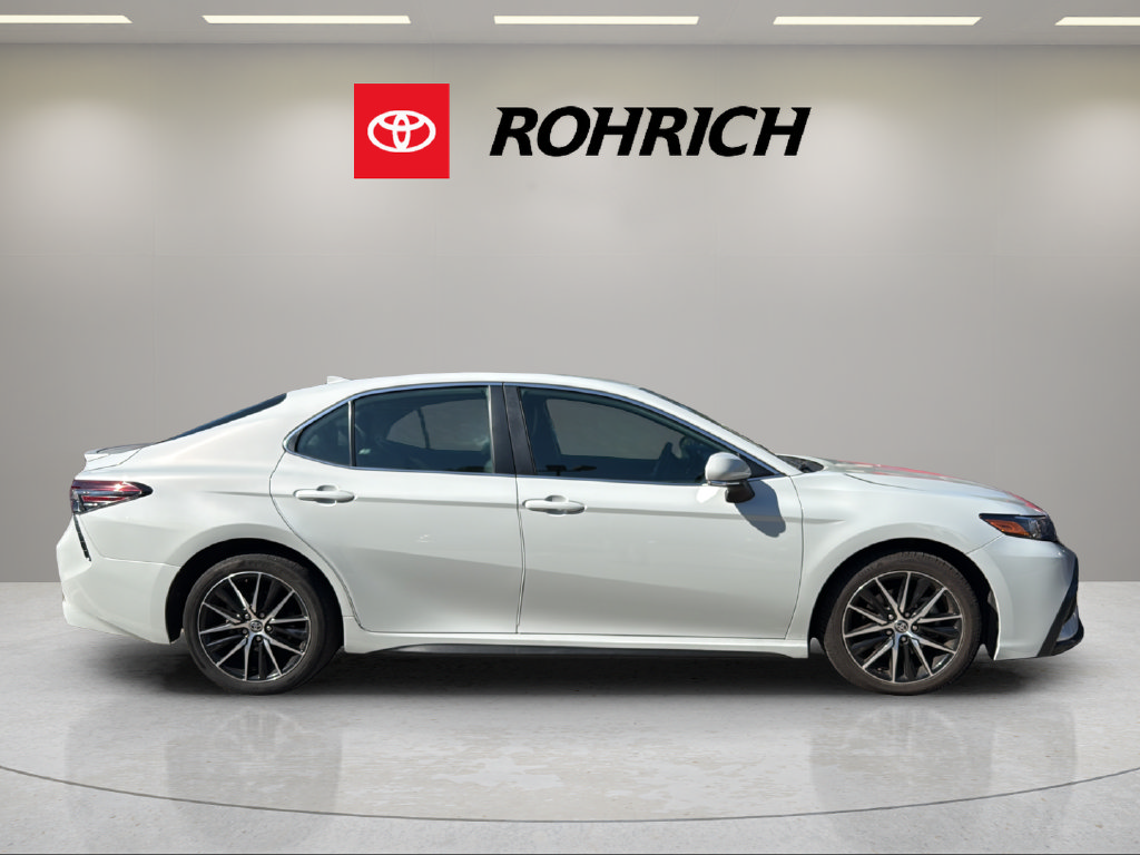 Used 2024 Toyota Camry SE FWD image 4