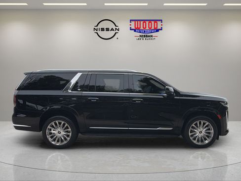 Used 2021 Cadillac Escalade ESV Premium Luxury AWD/4WD image 2