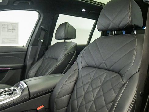 Used 2024 BMW X7 xDrive40i w/ M Sport Package AWD/4WD image 21