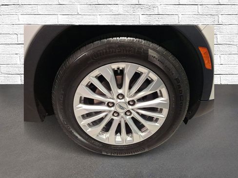 Used 2024 Cadillac XT4 Luxury w/ Cold Weather Package AWD/4WD image 9