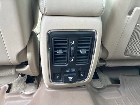 Used 2018 Jeep Grand Cherokee Overland AWD/4WD image 19