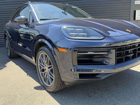 Used 2024 Porsche Cayenne AWD/4WD image 9
