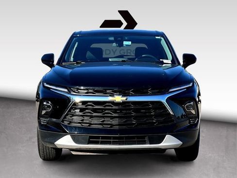 Used 2025 Chevrolet Blazer LT image 3