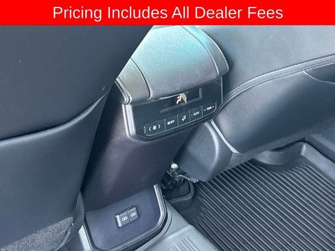 Used 2022 Toyota Highlander XLE FWD image 14