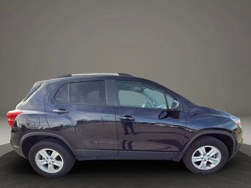 Used 2021 Chevrolet Trax LT w/ Driver Confidence Package image 4