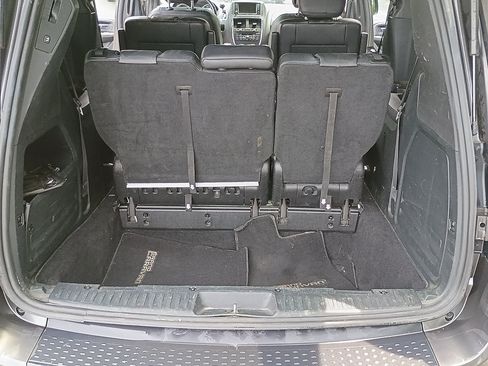 Used 2016 Dodge Grand Caravan SXT FWD image 16