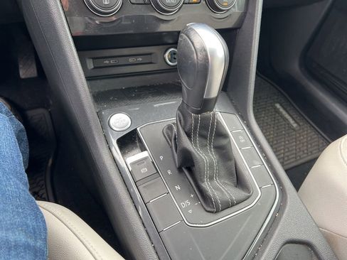 Used 2021 Volkswagen Tiguan SE image 24