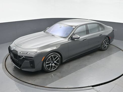 Used 2023 BMW i7 xDrive60 AWD/4WD image 34