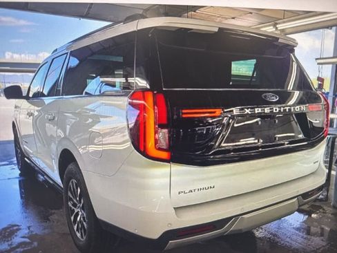 Used 2025 Ford Expedition Max Platinum AWD/4WD image 2