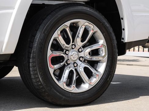 Used 2022 RAM 1500 Laramie AWD/4WD image 61