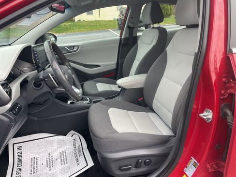 Used 2020 Hyundai Ioniq SEL image 15