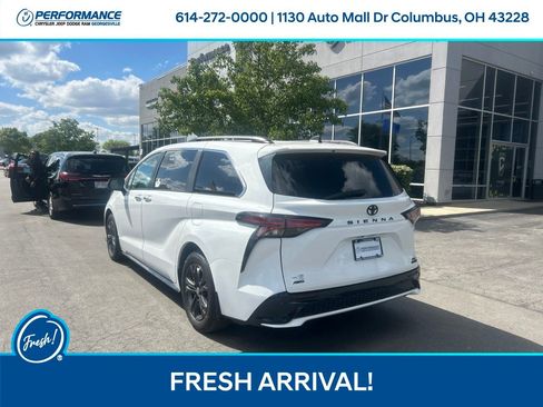 Used 2024 Toyota Sienna AWD image 6