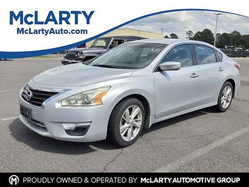 Used 2013 Nissan Altima 2.5 SV image 1