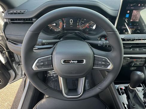 New 2026 Jeep Compass Latitude image 18