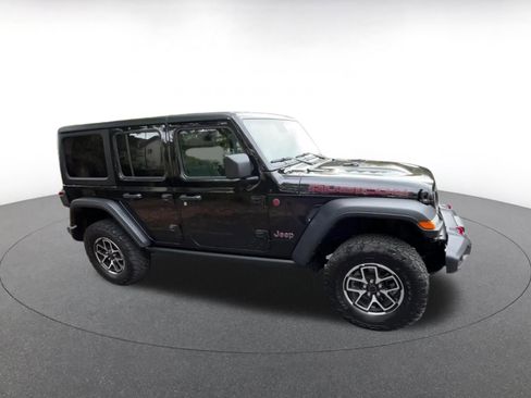 Used 2025 Jeep Wrangler Unlimited Rubicon image 2