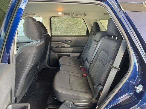 Used 2025 Nissan Pathfinder SV AWD/4WD image 23