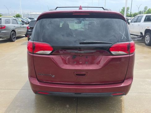 Used 2020 Chrysler Pacifica Touring-L Plus w/ Advanced Safetytec Group FWD image 4