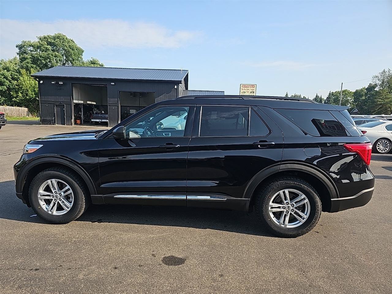 Used 2020 Ford Explorer XLT w/ Equipment Group 202A AWD/4WD image 6