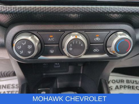 Used 2023 Nissan Kicks SV FWD image 17