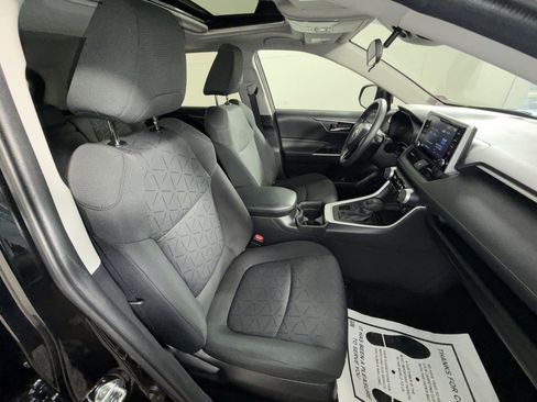 Used 2021 Toyota RAV4 XLE w/ Convenience Package image 25