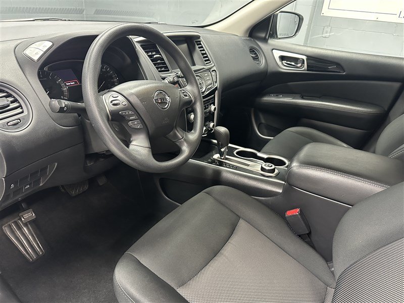 Used 2019 Nissan Pathfinder S AWD/4WD image 2