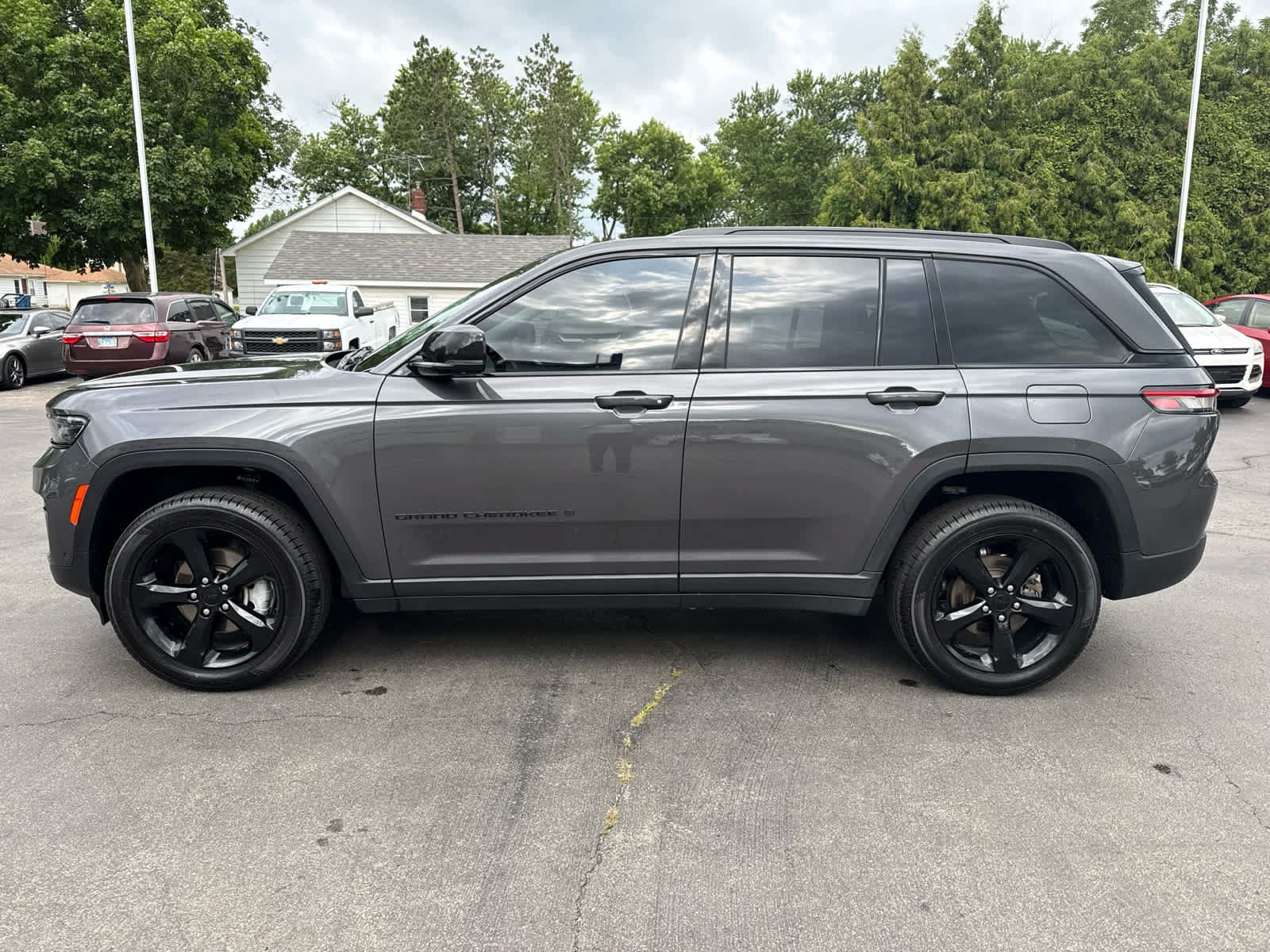 Used 2023 Jeep Grand Cherokee Limited w/ Luxury Tech Group II AWD/4WD image 6