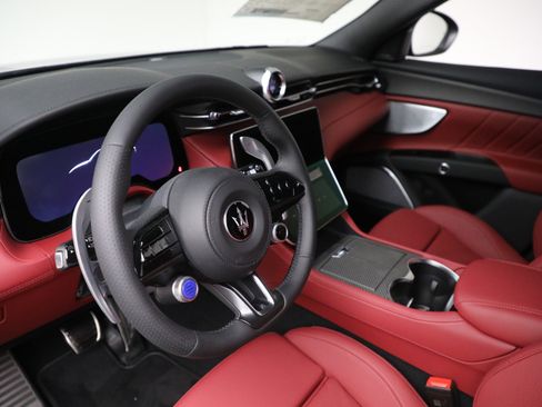 New 2025 Maserati Grecale Trofeo image 15