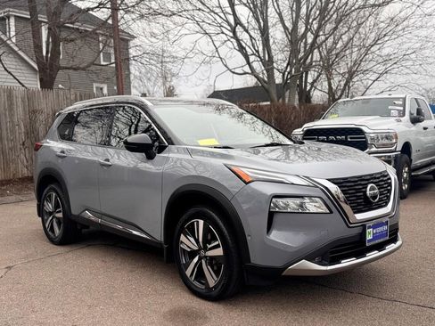 Used 2021 Nissan Rogue Platinum image 7