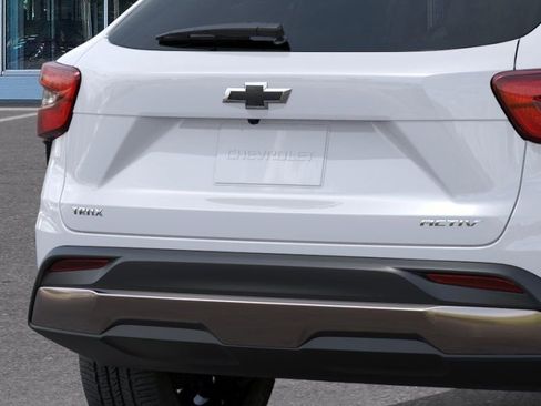New 2026 Chevrolet Trax ACTIV w/ Sunroof Package FWD image 14