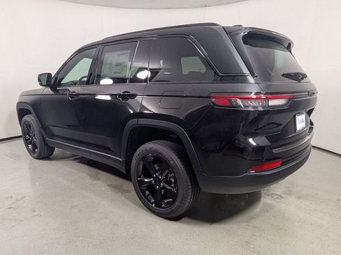 New 2025 Jeep Grand Cherokee Altitude image 6