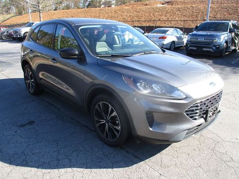 Used 2021 Ford Escape SE w/ SE Sport Appearance Package image 2