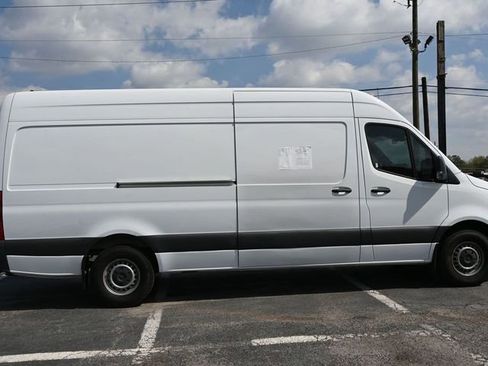 Used 2023 Mercedes-Benz Sprinter 2500 image 9