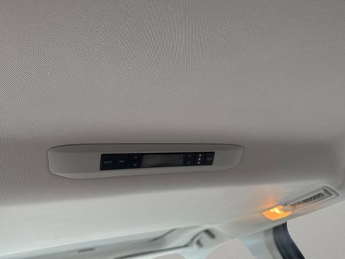 Used 2022 Toyota Sienna XLE image 13