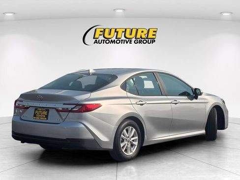 Used 2025 Toyota Camry LE FWD image 5