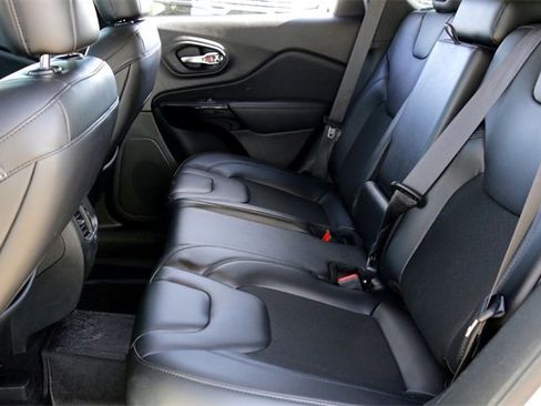 Used 2021 Jeep Cherokee Latitude Plus image 24